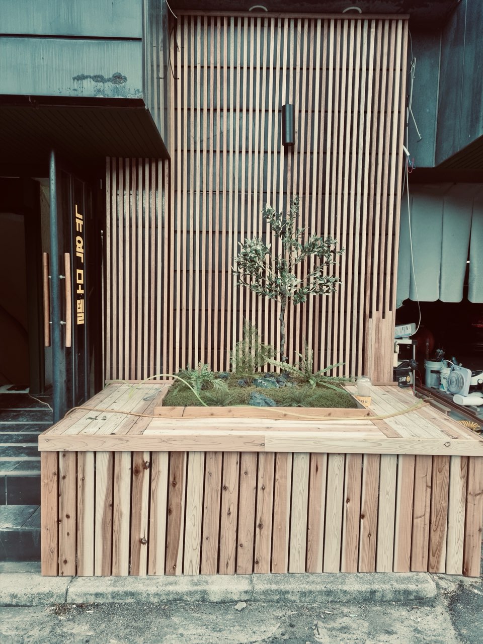 스테이라움 입구 조경