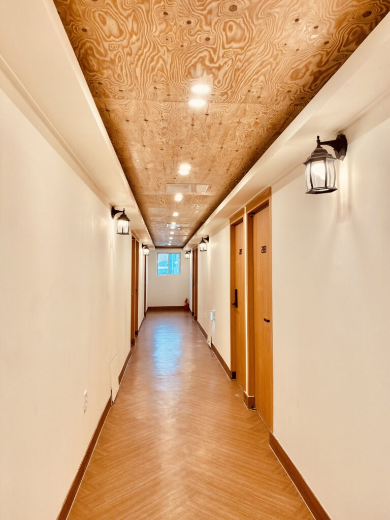 스테이라움 모텔 달방 월세 복도