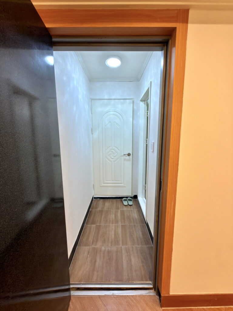 구미 월세 스테이라움 202호 입구 이중문